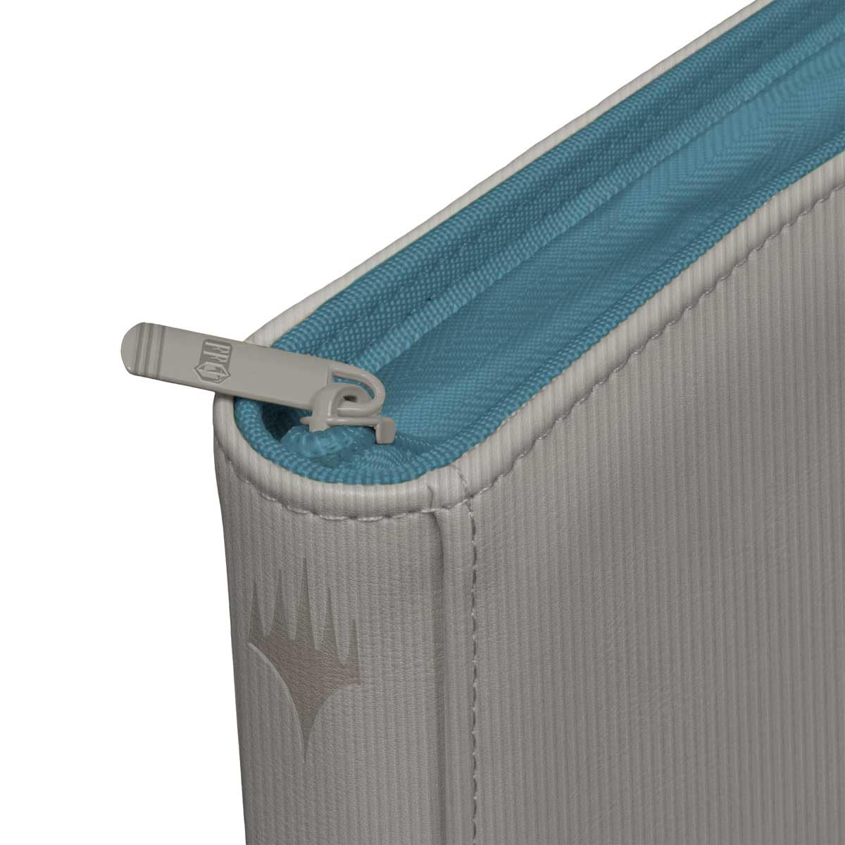 Ultra PRO Final Fantasy x Universes Beyond 9-Pocket Zippered PRO-Binder with Magic: The Gathering cards inside